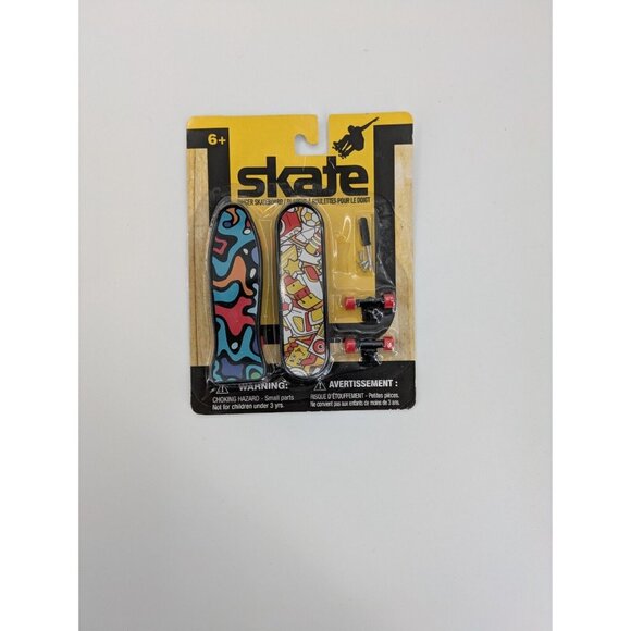 Skate Finger Skateboard Set of 2 Boards With Tools & Extra Truck Tech Deck New - Picture 1 of 4